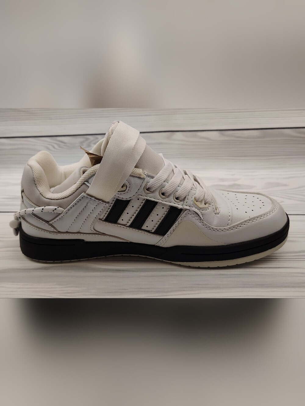 Adidas White & Black High-Top Retro Sneake Size 8.5 Men's - Picture 5 of 16